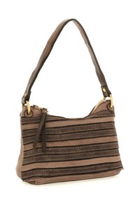 Borsa marrone con motivo a righe, realizzata in tessuto testurizzato, con dettagli in metallo dorato e una tracolla. Chiusura con zip nella parte superiore.