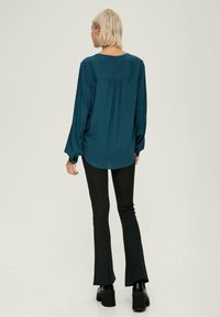 QS MIT AUSSCHNITT - Tunika