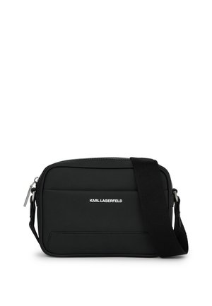 Sac bandoulière rectangulaire noir avec large bandoulière réglable et fermeture éclair argentée, avec le logo "KARL LAGERFELD" en blanc sur le devant.
