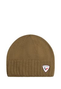 Gorro de lana en color verde oliva con un dobladillo acanalado. Presenta un parche con el logo de Rossignol en la parte frontal. Textura suave y diseño de parte superior redondeada.