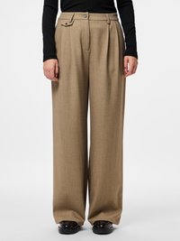 Μπεζ παντελόνι με πιέτες και ψηλή μέση, με κούμπωμα με ένα κουμπί, πλαϊνές τσέπες και φαρδιά γραμμή. Ομαλή υφή σε όλο το ύφασμα.
