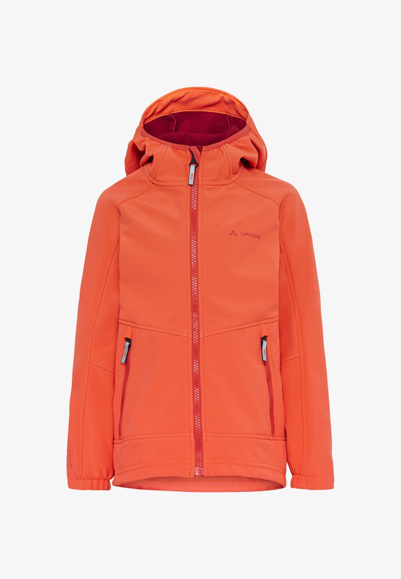Giacca softshell arancione con cappuccio, zip frontale e due tasche con zip. Presenta una texture liscia e cuciture rinforzate.
