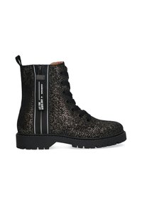 Stivaletto nero con una finitura texturizzata e glitterata. Presenta lacci tondi, una cerniera laterale e una suola spessa con un lieve tacco.