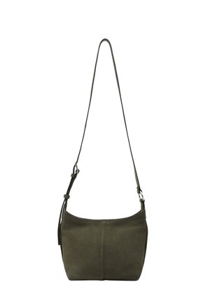 Dunkelgrüne Wildleder-Schultertasche mit verstellbarem langem Riemen und einfachem vertikalem Nahtdetail in der vorderen Mitte.