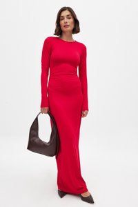 Long-sleeved red dress with a fitted silhouette and side ruching, paired with a brown hobo bag and pointed-toe shoes. Flat texture.