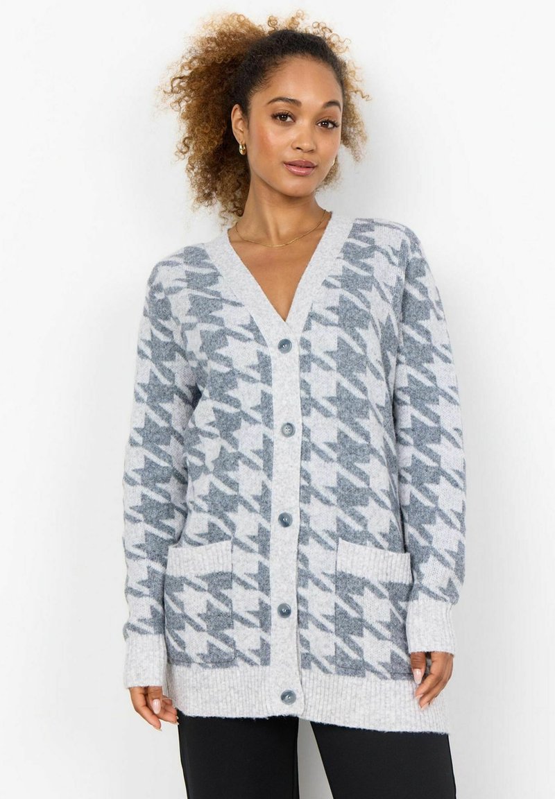 Cardigan a motivo houndstooth grigio e bianco con scollatura a V, bottoni frontali, tasche e polsini a costine. Realizzato in un morbido materiale lavorato a maglia.