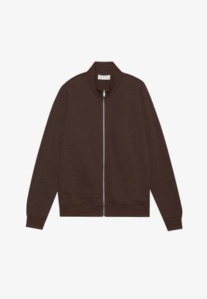 Sweatshirt zippé marron avec un col haut, des poches avant et des poignets côtelés. Fabriqué en tissu lisse et doux avec un design classique.