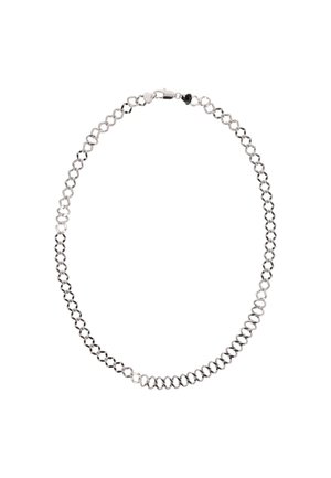 Hopeaketju hopeasta, jossa on soikeita lenkkejä vaihtelevilla muodoilla, kiinnitys ja sileä kiillotettu pinta.
