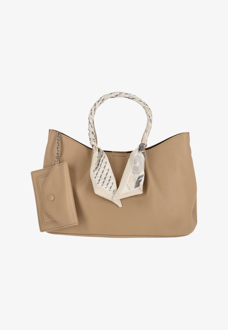 Beige leren shopper met gevlochten handvatten, voorzien van een wit sjaaltje met patroon dat aan de voorkant is gestrikt en een afneembaar beige tasje.