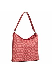 Sac à main rouge matelassé avec un motif triangulaire texturé, forme courbée et une seule bandoulière pour un port facile.