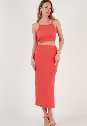 SLIM FIT SET - Pouzdrová sukně - coral