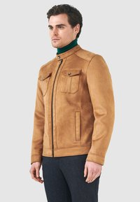 Pierre Cardin Jacka i konstläder - beige