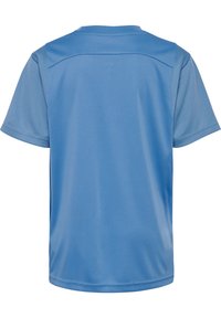 T-shirt de sport bleu clair à manches courtes, texture lisse et légère brillance. Doté d'un col rond et de coutures renforcées.