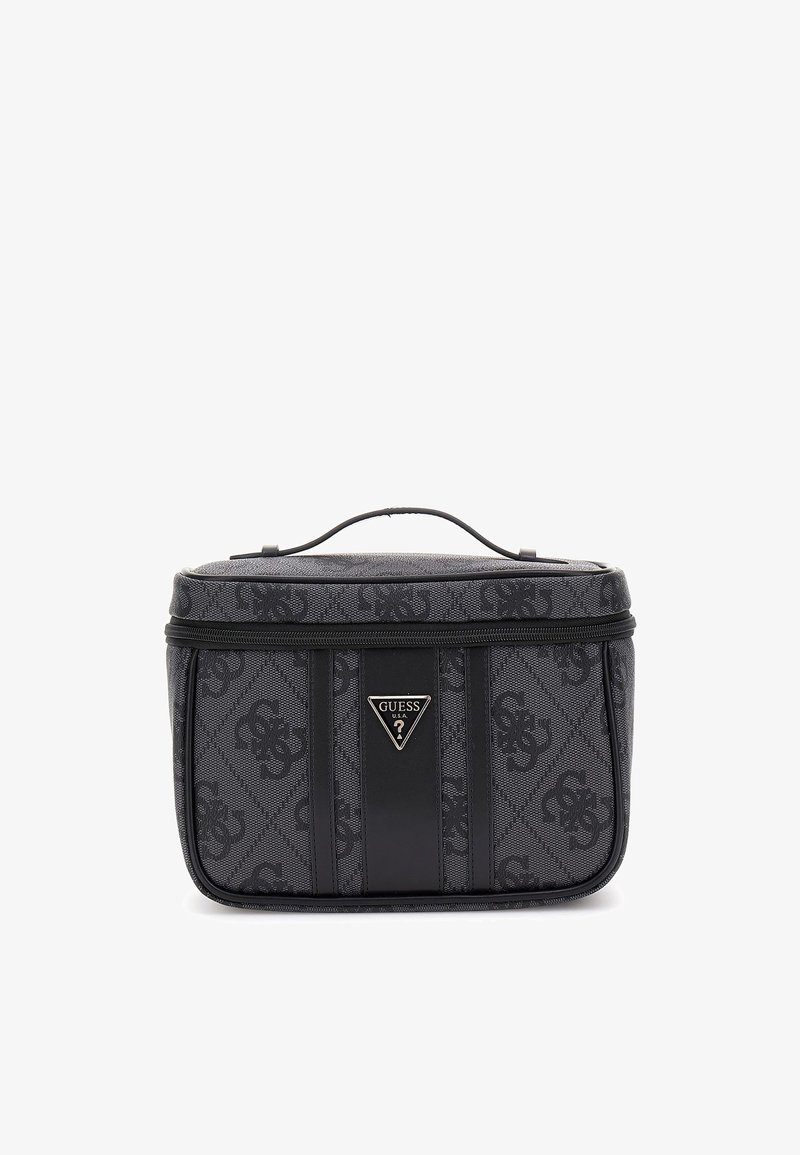 Estuche cosmético en negro y gris, hecho de tejido texturizado, con un logo triangular, cierre de cremallera y un asa en la parte superior.