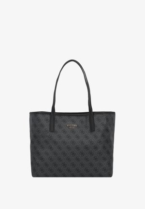 Czarna torba typu tote marki Guess z wzorem logo, podwójnymi paskami na ramię, prostokątnym kształtem oraz metalową plakietką z logo na przodzie.