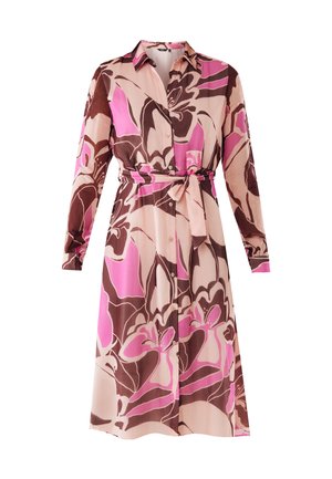 Robe à manches longues et à boutons, avec col, ceinture cintrée à la taille, et grand motif floral abstrait en rose, marron et beige.