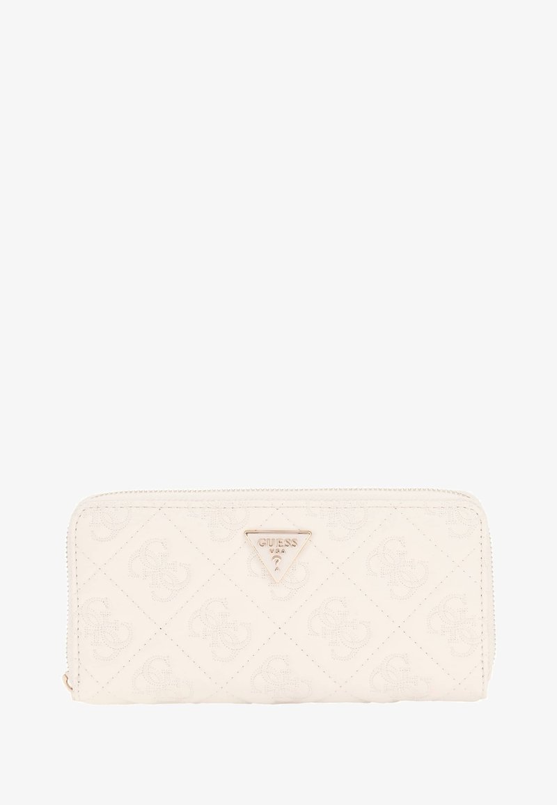 Portefeuille blanc matelassé avec motif de logo en relief, fermeture zip, et un emblème de marque doré en forme de triangle sur le devant. Texture lisse.