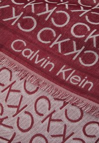 Calvin Klein MONOGRAM SCARF 130x130 - Skjerf - biking red