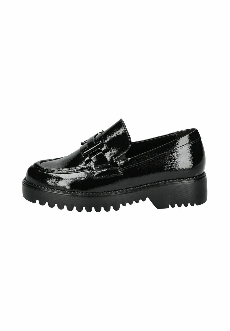 Mocassin en cuir verni noir avec semelle épaisse à stries et détail décoratif à boucle sur la tige, présenté de profil.
