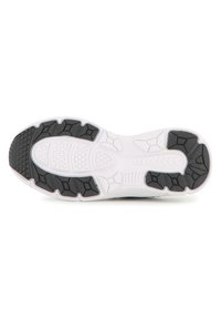 Σόλα παπουτσιού με υφή από μαύρο λάστιχο, με λευκές λεπτομέρειες. Το σχέδιο πέλματος περιλαμβάνει εξαγωνικά σχήματα για καλύτερη πρόσφυση.