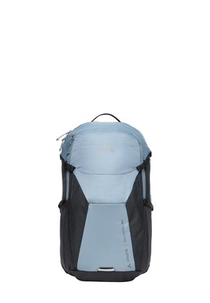 Hellblauer und schwarzer Wanderrucksack mit mehreren Fächern, Reißverschlüssen und verstellbaren Gurten, beschriftet mit "Vaude Trailcontrol 20+".