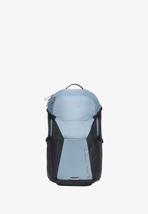 Mochila de senderismo azul claro y negra con múltiples compartimentos, cremalleras y correas ajustables, etiquetada como "Vaude Trailcontrol 20+".