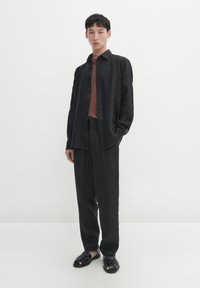 Massimo Dutti REGULAR FIT GARMENT - Hemd - black