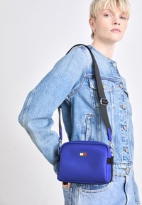 Seleccionado, bright blue