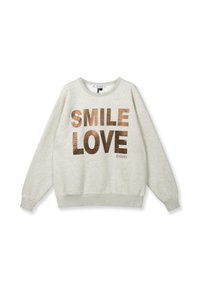 Sudadera gris claro con mangas largas, con un gran texto metálico en bronce "SMILE LOVE" en el frente y un pequeño logotipo "10DAYS" debajo.