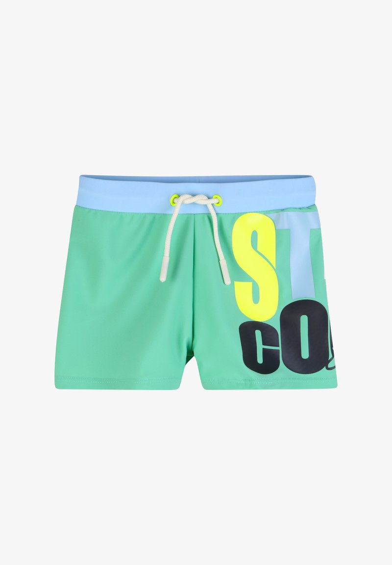 Shorts de bain verts avec une ceinture bleu clair, un cordon blanc et de grandes lettres partielles jaunes et noires imprimées sur le côté droit.