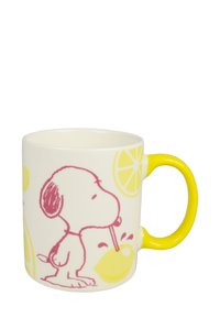 Ceramic mug with a white body featuring a yellow handle and lemon graphics. Pink illustration of a dog sipping a drink is printed on the surface.