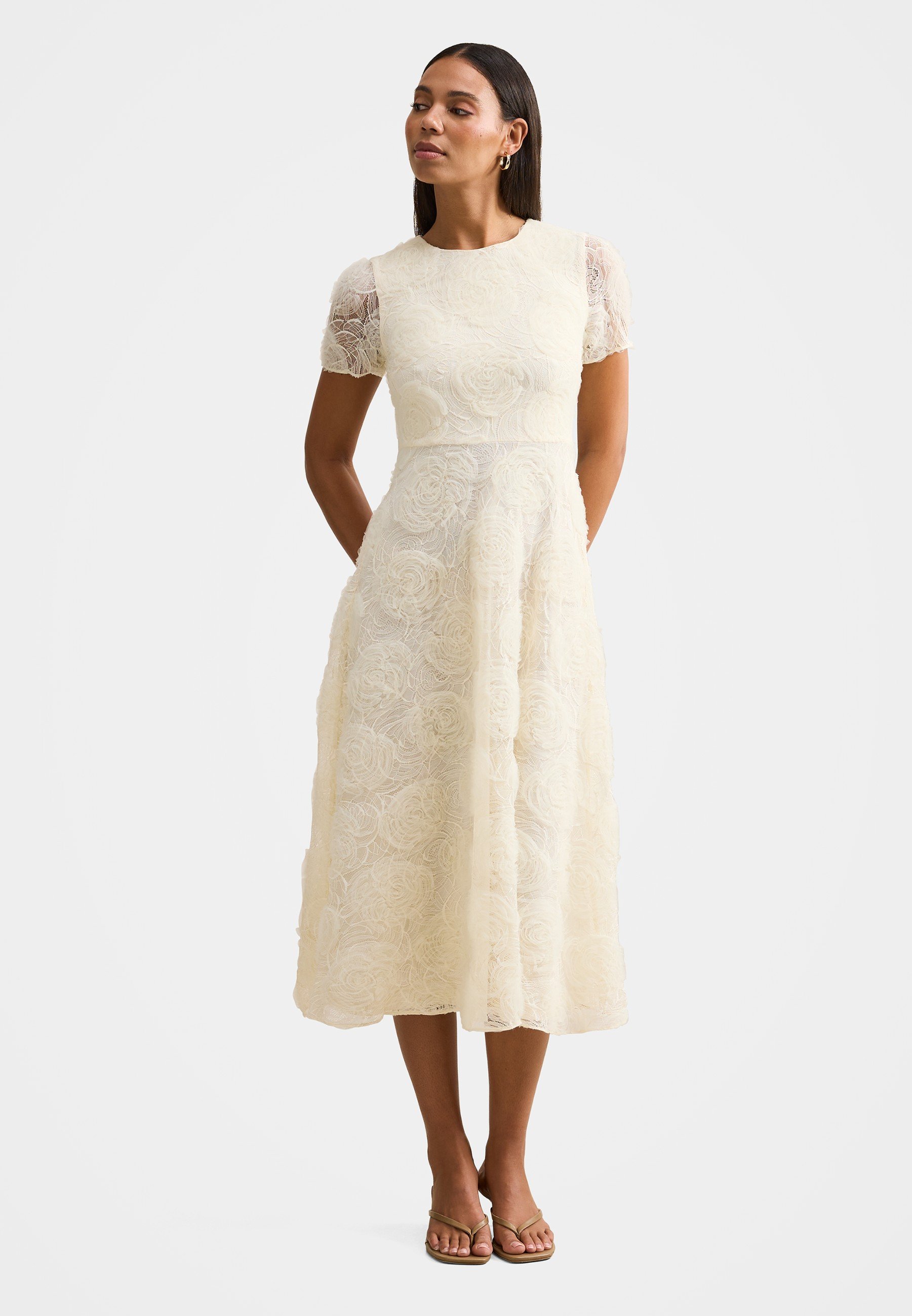 bcbgeneration chiffon cocktail dress BCBGMAXAZRIA Applique Sequinned Cutout La Lune Long Sleeve Womens BCBGMAXAZRIA Tiered Crewneck dresses gusset 1 Category:Yellow Trailing Bow Only