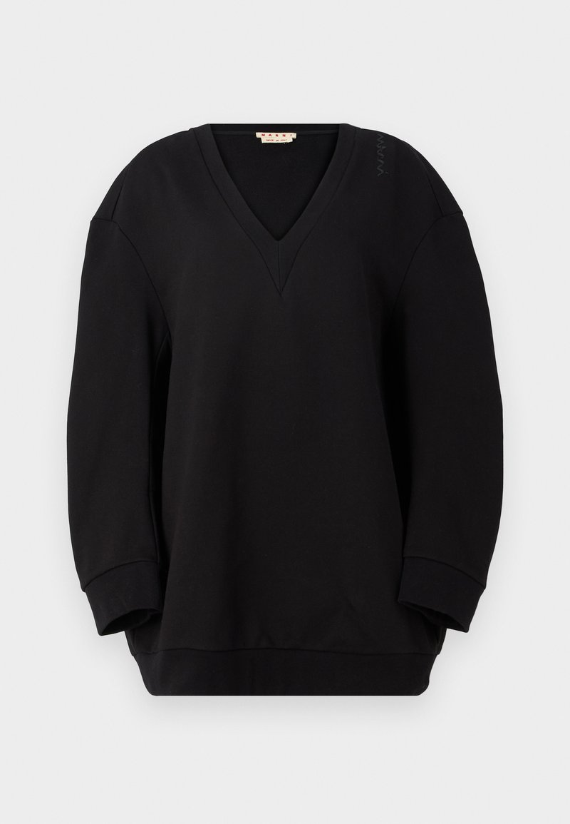 Sweatshirt noir avec un col en V, coupe loose et manches longues. Fabriqué en tissu doux avec des poignets côtelés et un détail logo subtil sur la manche.