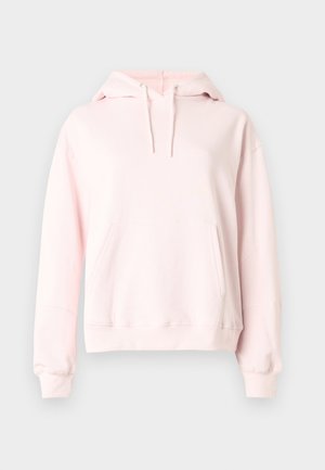 Rozā kapuču džemperis ar aukliņu kapuci, garām piedurknēm un priekšējo kabatu. Izgatavots no mīksta auduma ar ribotiem apročiem un apakšmalu.