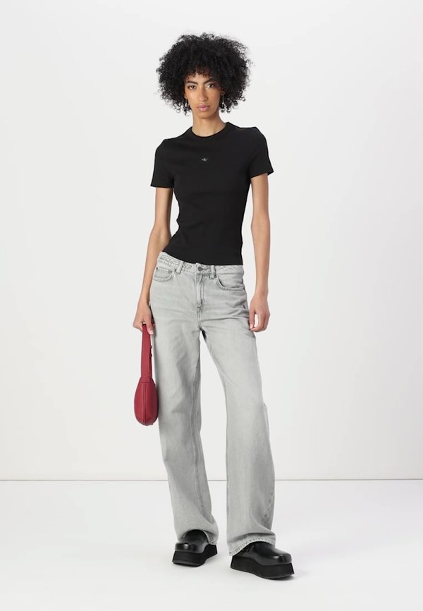 LABEL FITTED TEE - Basic T-shirt4