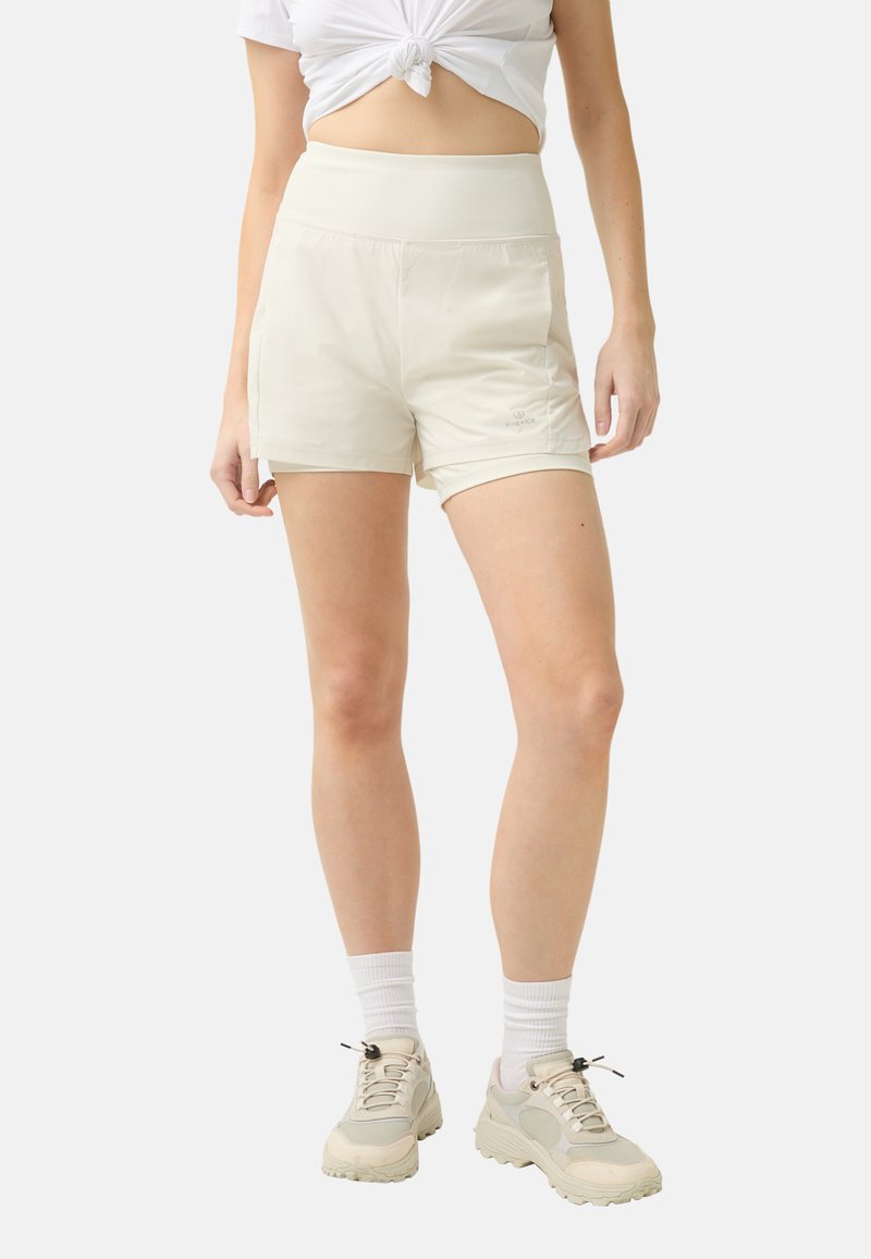 Crème-kleurige sportshorts met een hoge tailleband, een gladde textuur en zijzakken. Opvallend logo aan de voorkant.