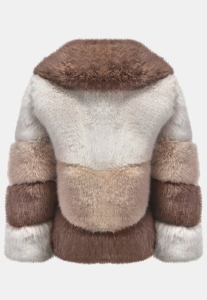 Faux furjacka med färgblockdesign i nyanser av brunt, beige och kräm; mjuk, fluffig textur; bred krage; och voluminösa ärmar.