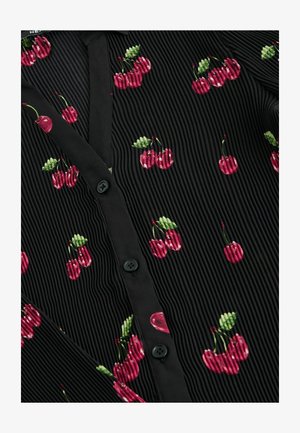 Svart, ribbad blus i tyg med rosa körsbärsbroderi och gröna blad; prydd med svarta knappar längs framplacket.