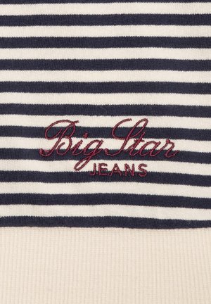 Tumesinine ja valge triibuline topp, millel on sooniline beež alläär ja kaelus; esiküljel on marooni värvi tikand "Big Star JEANS".