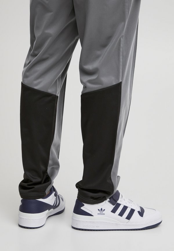 SDIZAYAH REGULAR FIT - Tracksuit bottoms - iron gate4