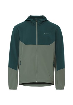 Tweekleurig groene softshelljas met capuchon, ritssluiting aan de voorkant, met rits gesloten zijzakken en Vaude-logo op de borst.