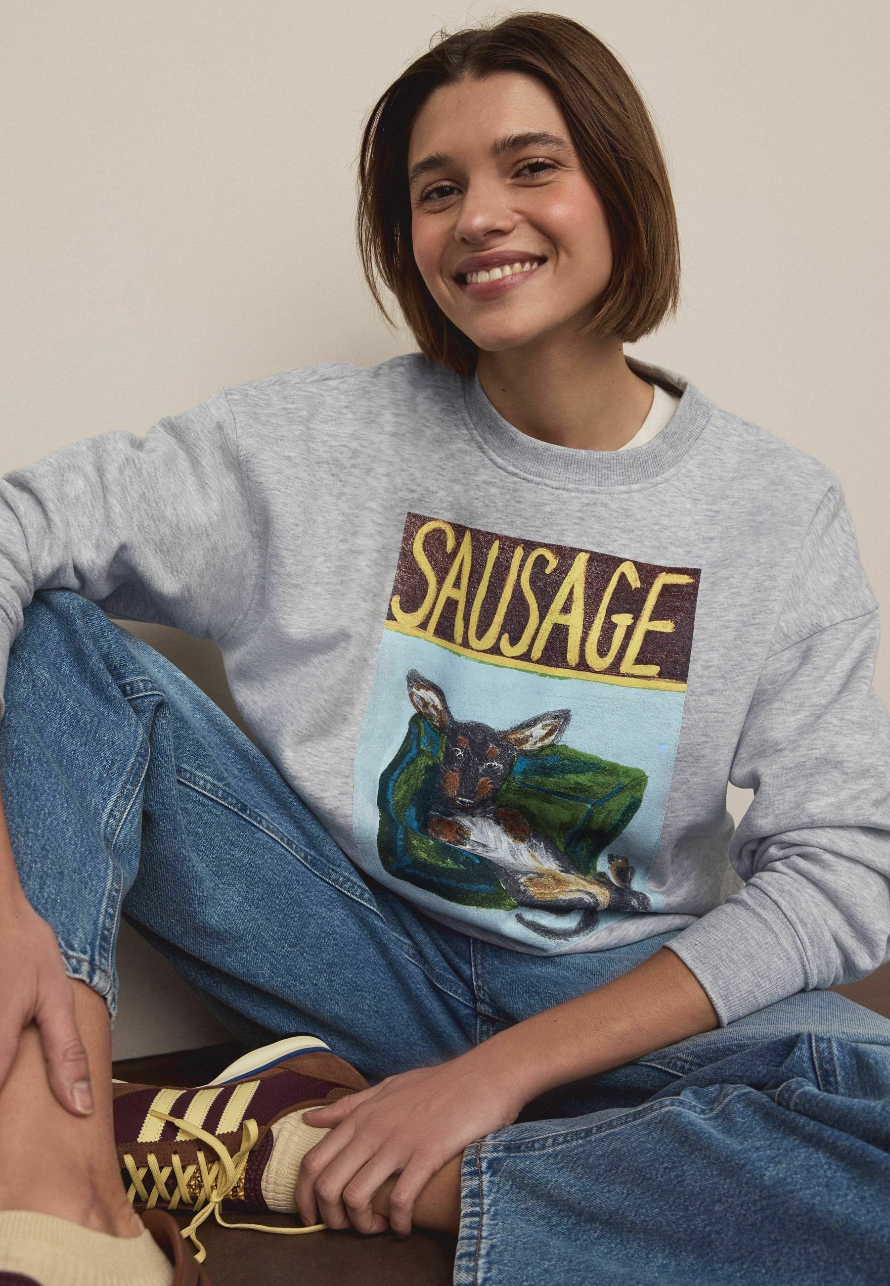 Next REGULAR FIT - LICENSE FRANKIE THORPE SAUSAGE DOG GRAPHIC