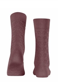 Chaussettes en maille bordeaux avec un motif texturé, des poignets côtelés et une finition lisse. Le design comprend un motif en diamants et vagues.