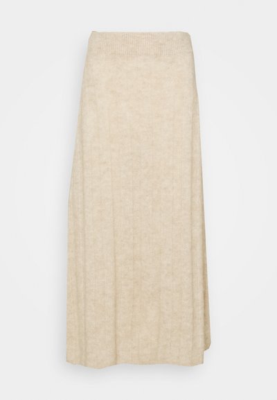 Saia midi de malha em bege claro com um padrão texturizado em nervuras, apresentando uma cintura ajustada para conforto e uma silhueta reta.