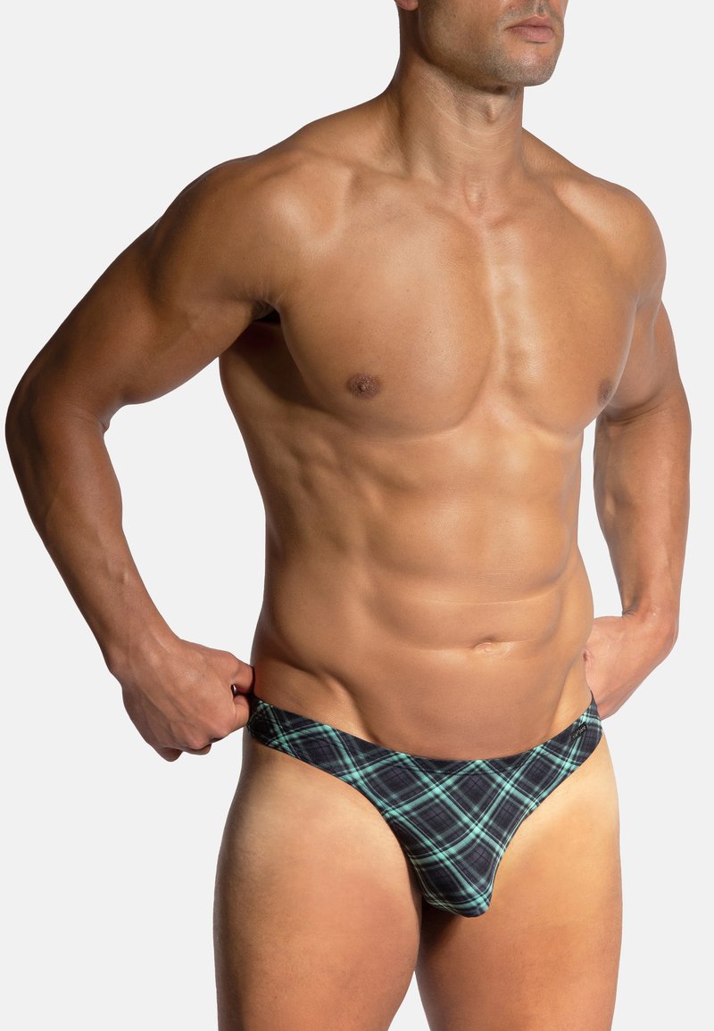 Herren-Bikiniunterwäsche in einem schwarz-grünen Karomuster, mit einem niedrig geschnittenen Design und einer glatten Stoffbeschaffenheit für eine eng anliegende Passform.