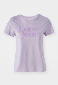 T-shirt lilas à manches courtes en coton, avec "pepe jeans" en lettrage texturé violet sur le devant. Finition en tissu lisse.