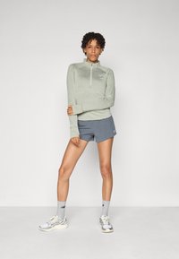 New Balance ATHLETICS GRID 1/2 ZIP - Hosszú ujjú felső - garter snake heather