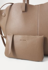 Call it Spring ALARAA SET taupe