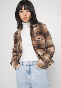 Gina Tricot Petite DAGNY MOM - Calças de ganga de perna direita - sea blue