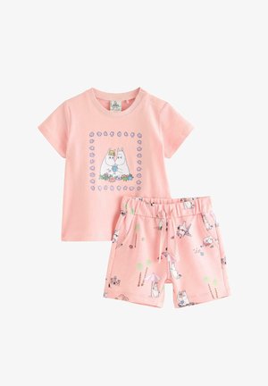 Pink kortærmet sæt til småbørn med tegneserieflodhestekarakterer på skjorten og shorts, med muslingeskal- og strandtema-tryk.